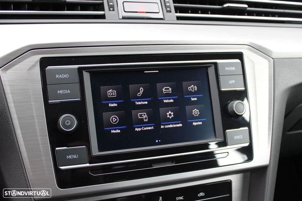 VW Passat 2.0 TDI Elegance - 22