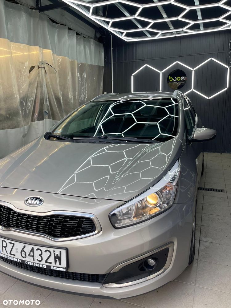 Kia Ceed 1.6 GDI ISG UEFA EURO 2016 - 21