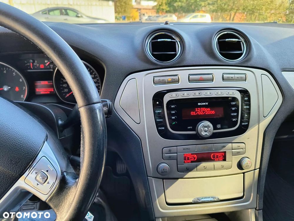 Ford Mondeo 1.6 Ghia - 11