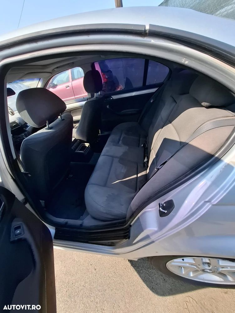 Dezmembrez BMW E46 318D - 6