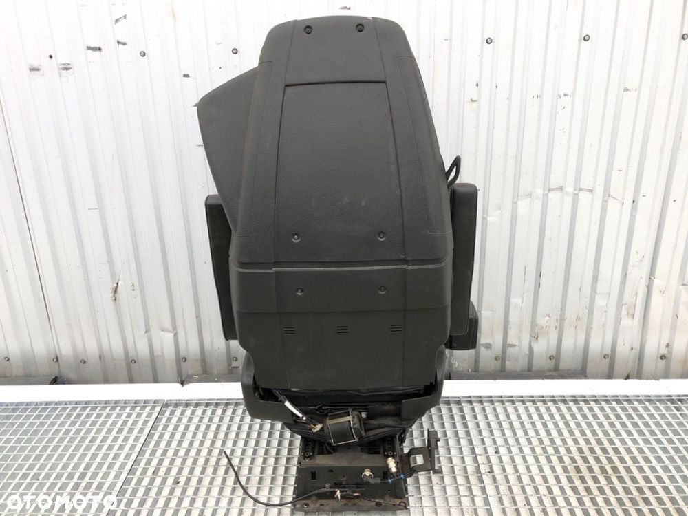 FOTEL LEWY PRZÓD  VOLVO FH II 2012 - 2022 500 368 kW [500 KM] 10x4/6 2017 - 6