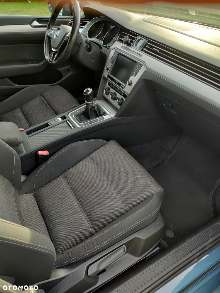 Volkswagen Passat - 27