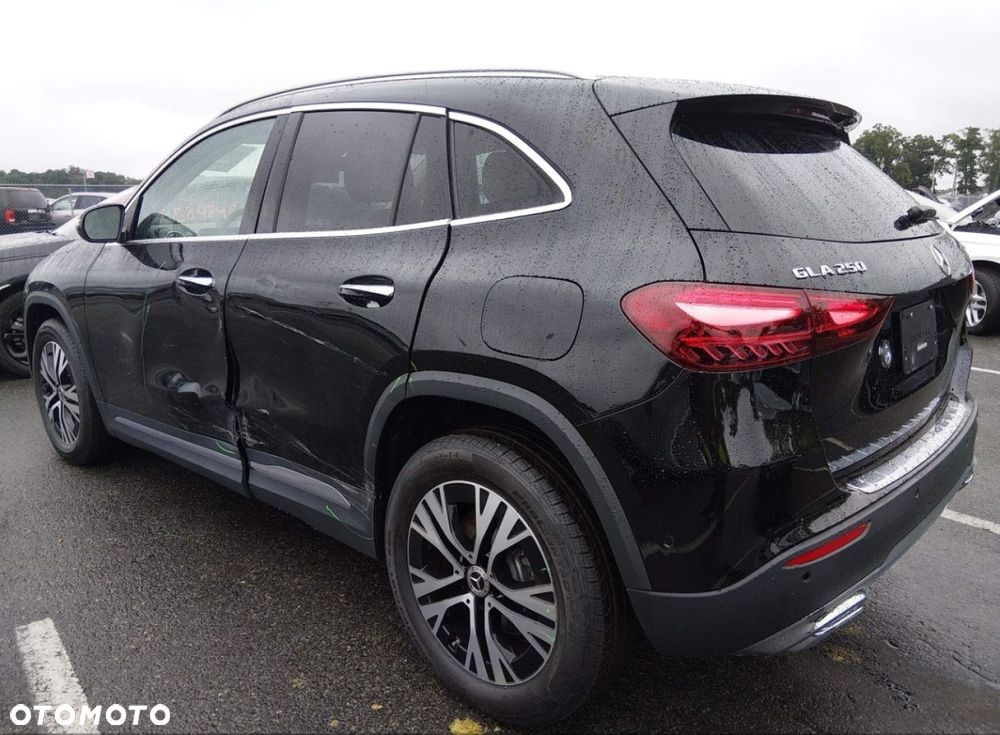Mercedes-Benz GLA - 6