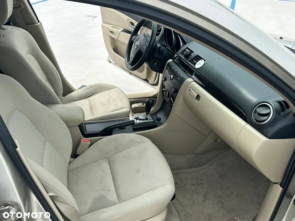 Mazda 3 2.0 Exclusive + - 18