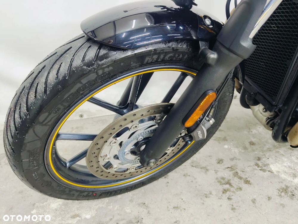 Triumph Street Twin - 22