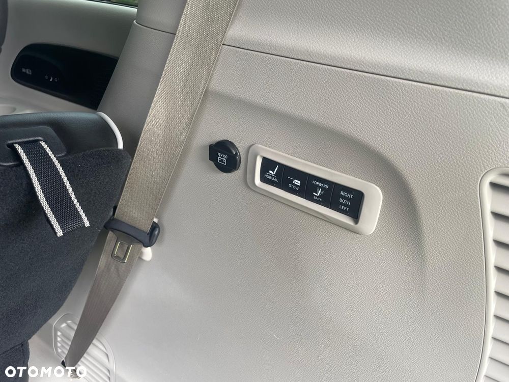 Chrysler Pacifica - 19