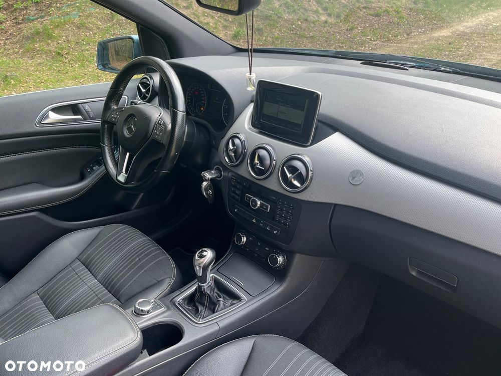 Mercedes-Benz Klasa B 180 Edition - 12