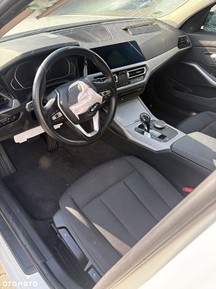 BMW Seria 3 316d mHEV - 16