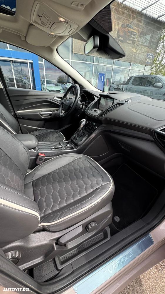 Ford Kuga 2.0 TDCi 4WD Powershift Vignale - 25