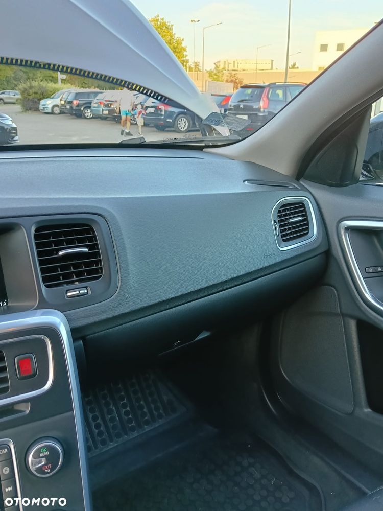 Volvo V60 Cross Country D3 Drive-E Momentum - 23
