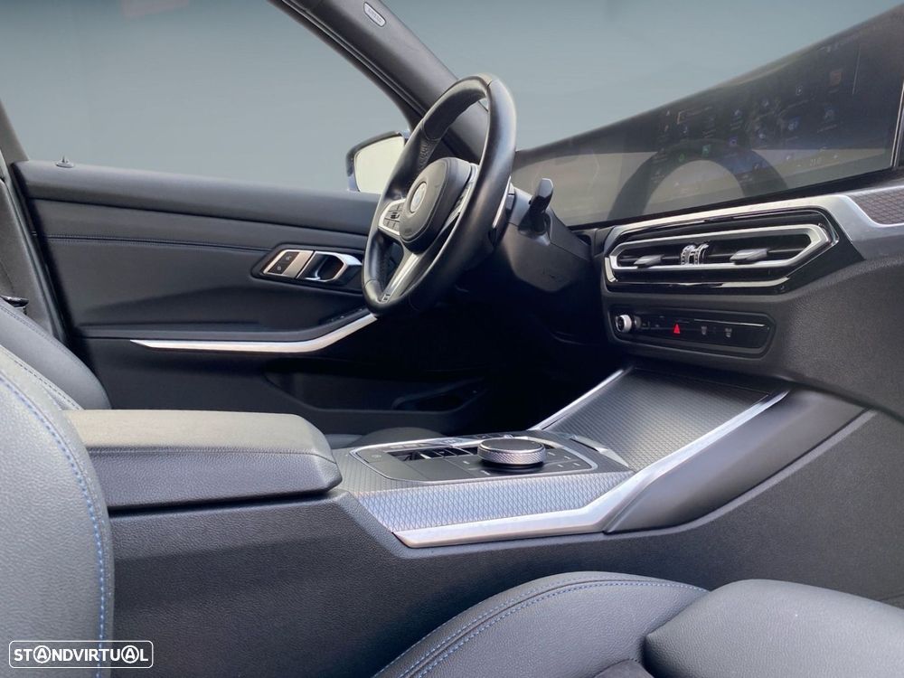 BMW 320 d Touring Pack Desportivo M Auto - 12