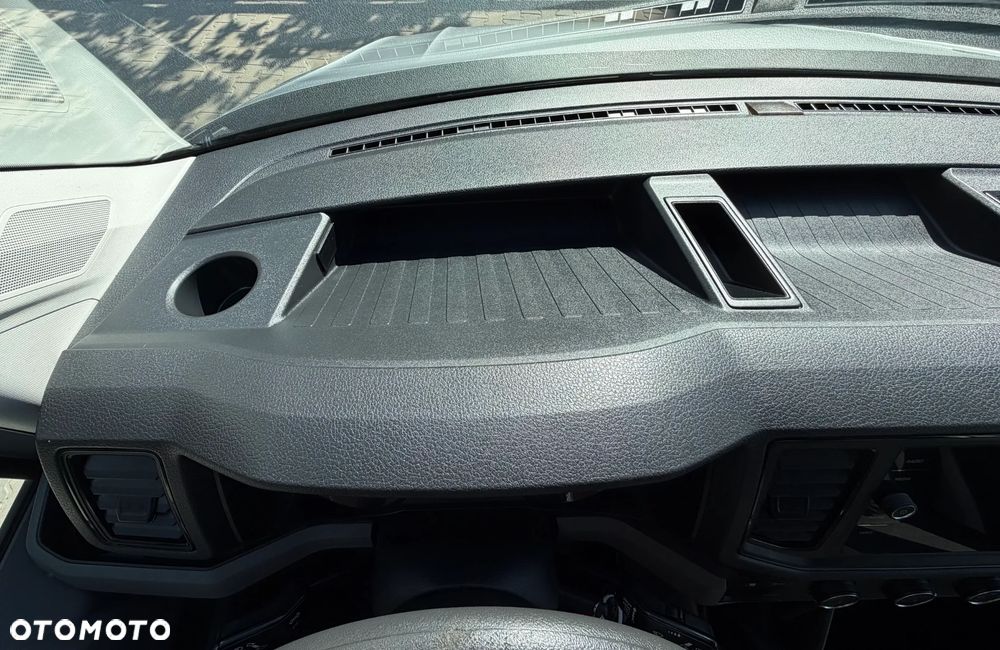 Volkswagen CRAFTER L2H2 Model 2021r WZMOCNIONY VAN 3 osobowy Silnik 2.0TDI 140KM bez BiTurbo! Euro6, Duża ładowność 1.2t, DMC:3.5t, Homologacja VAT-1 Zabudowa paki BOTT, Bogate wyposażenie! OPONY Jak nowe, Fabryczne ogrzewanie oraz wentylacja pojazdu ze zdalnym sterowaniem OEM Eberspacher Airtronic M2 3,5kW, Android Auto, Apple CarPlay, Parktroniki, Kamera, Nawigacja, Drzwi tył 270' Fotel pilot pneumatyczny z masażem! - 29