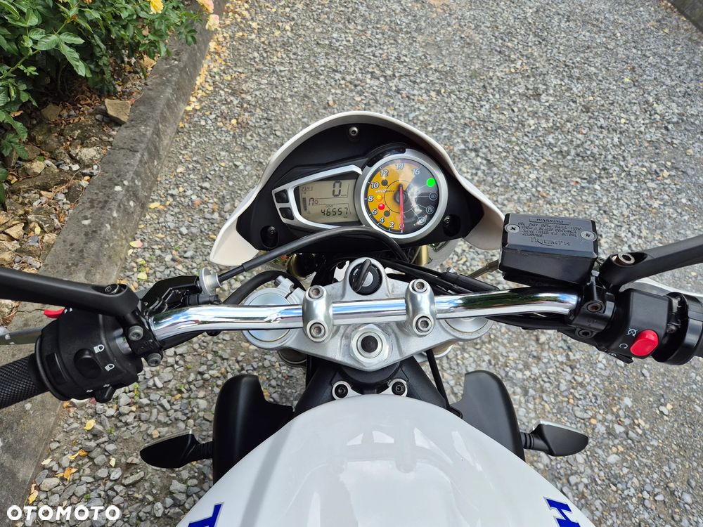 Triumph Street Triple - 27