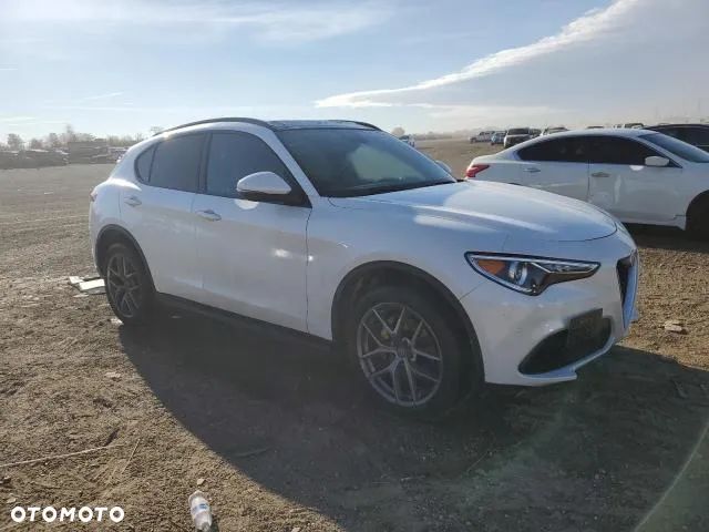 Alfa Romeo Stelvio - 11