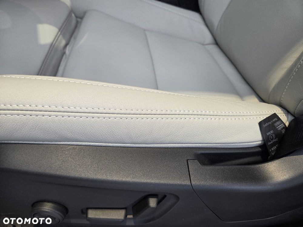 Volvo XC 40 B4 B DKG Ultimate Dark - 12