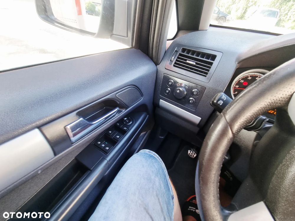 Opel Zafira 1.8 Cosmo - 40