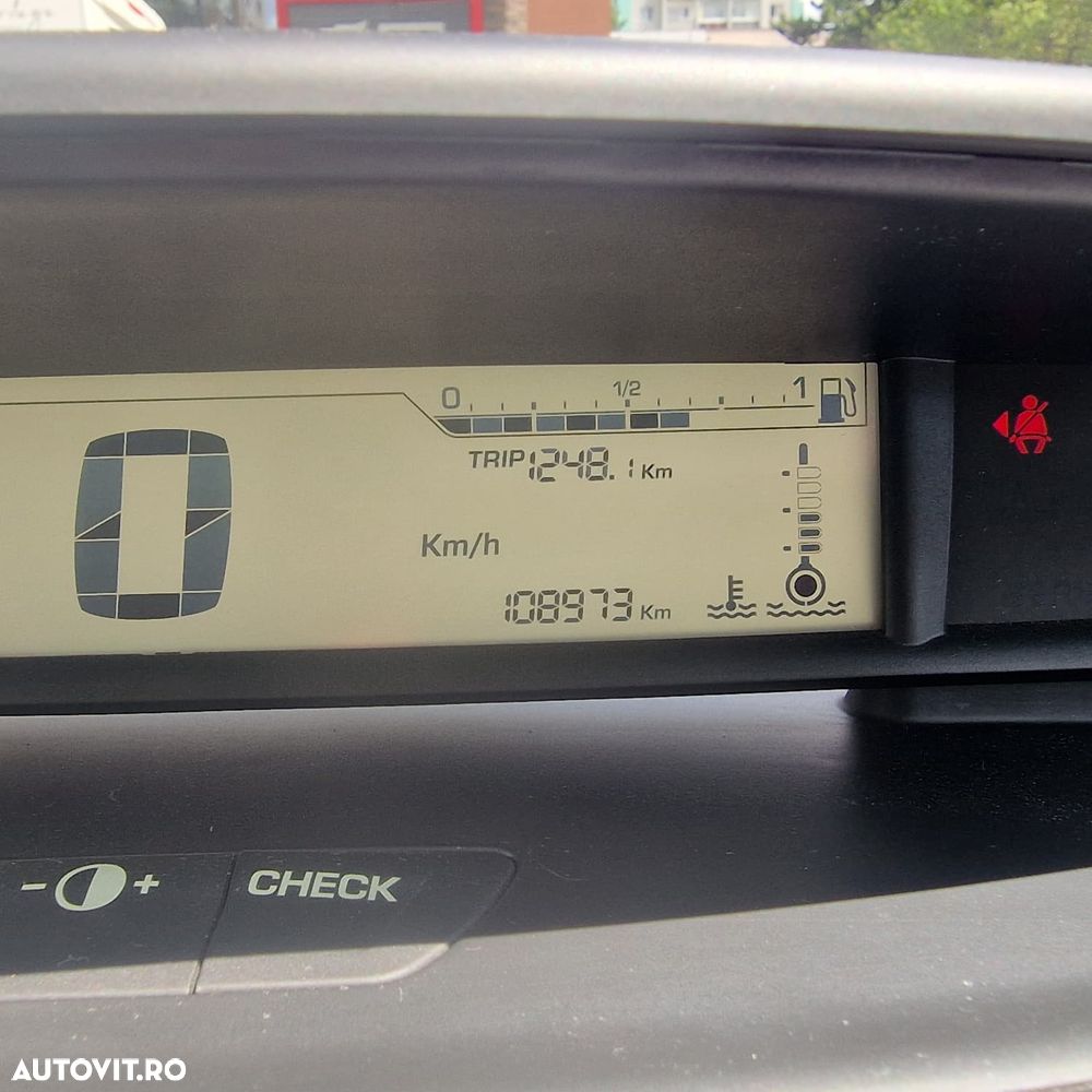 Citroën C4 1.4i 16V SX - 12