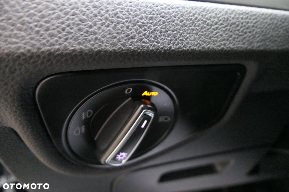 Volkswagen Touran 2.0 TDI BMT Comfortline - 26