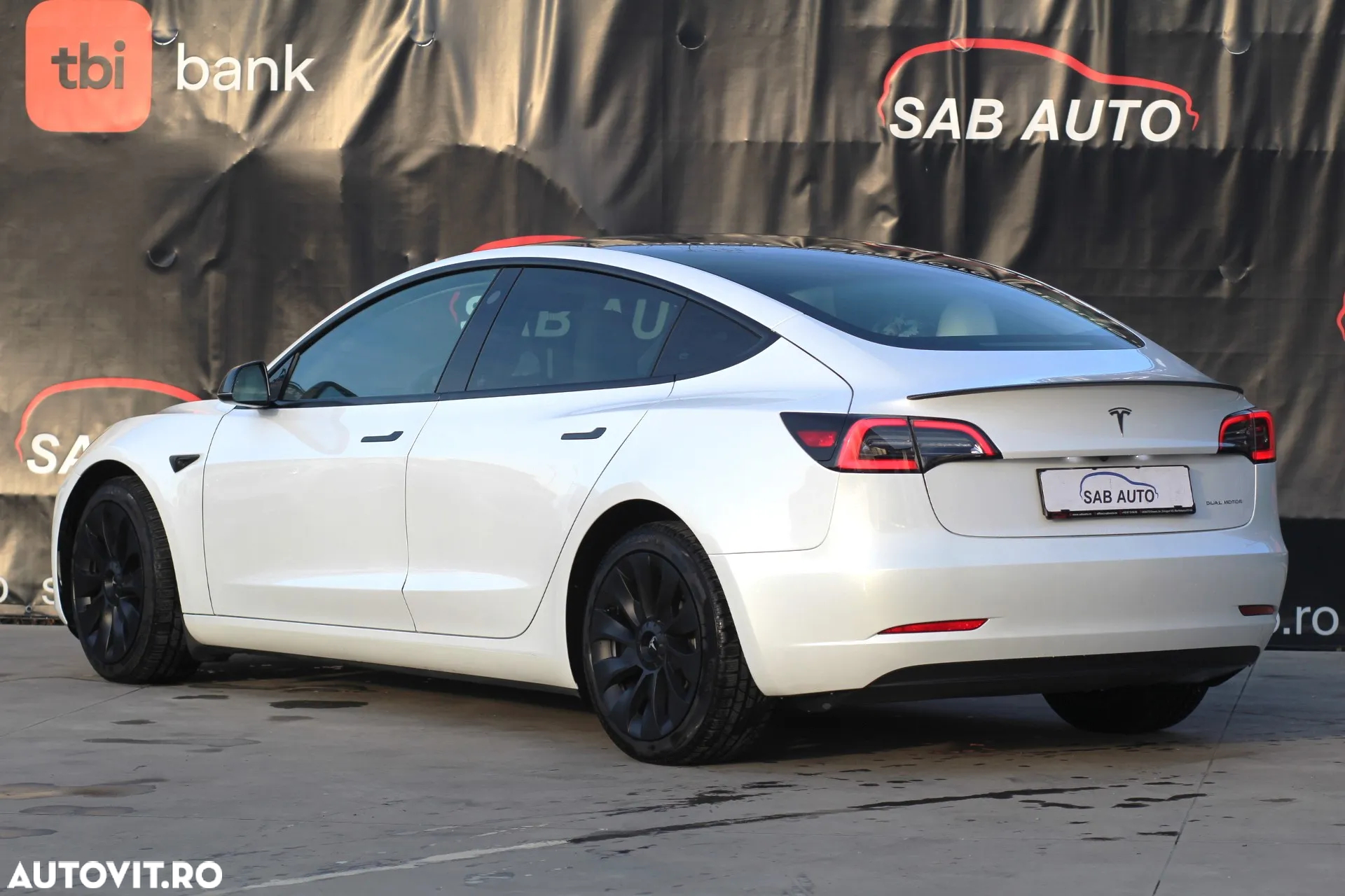 Tesla Model 3 - 12