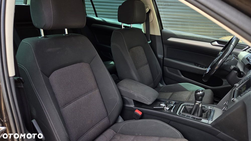 Volkswagen Passat - 12