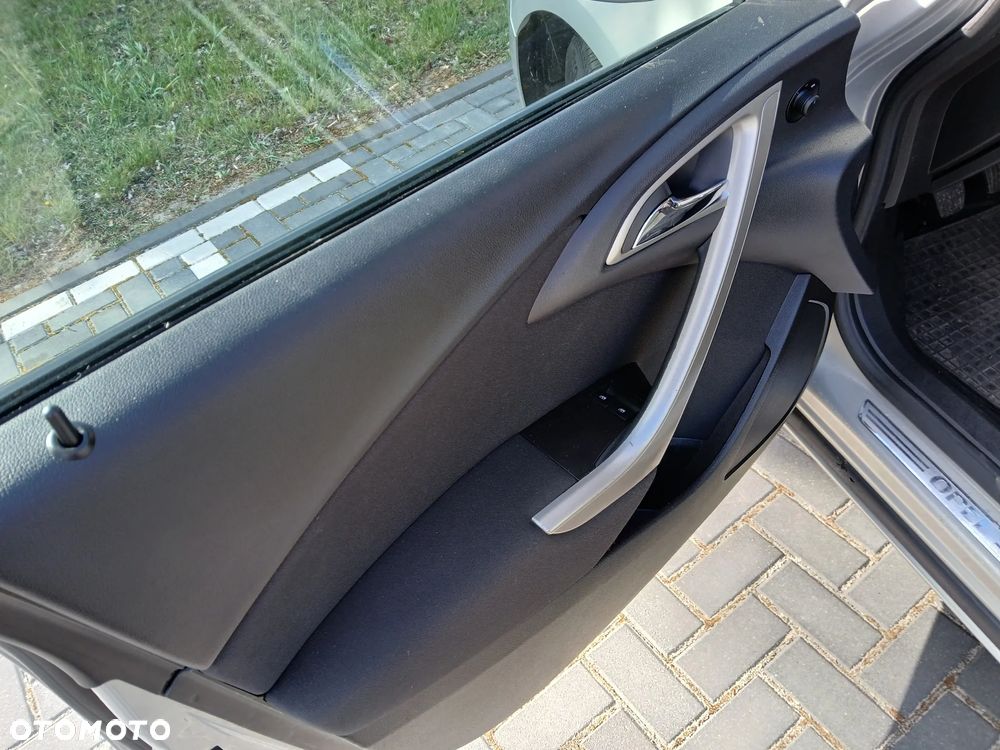 Opel Astra 1.4 ecoFLEX - 11