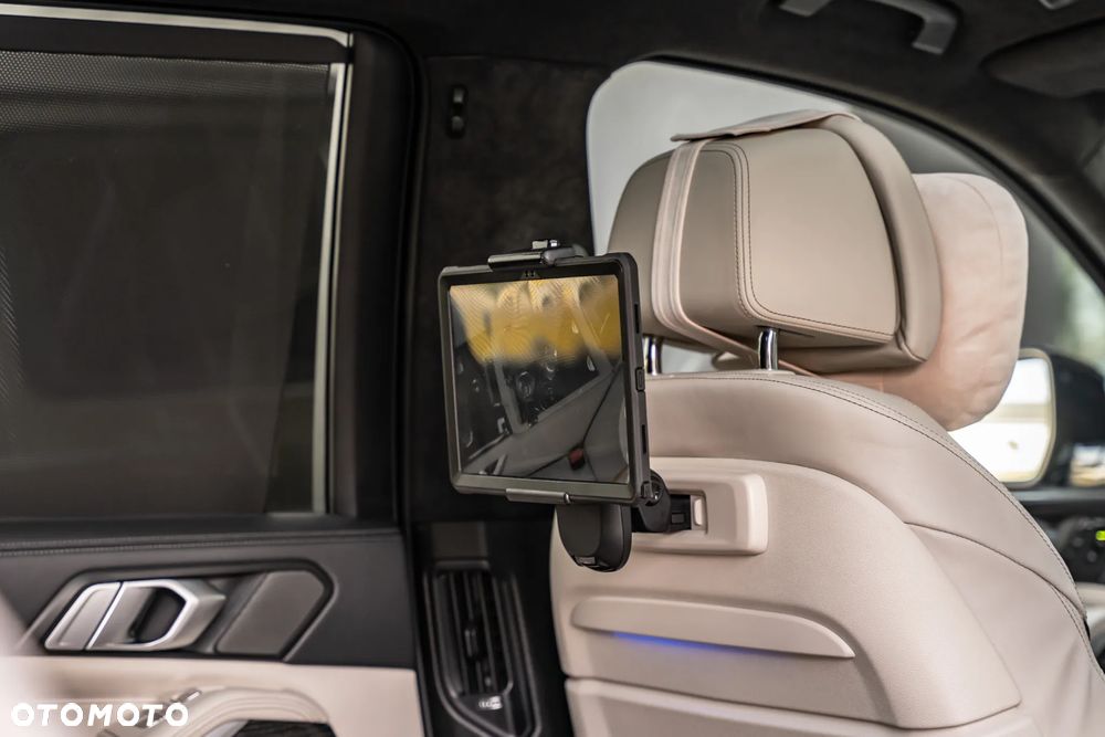 BMW X7 M50i sport - 29