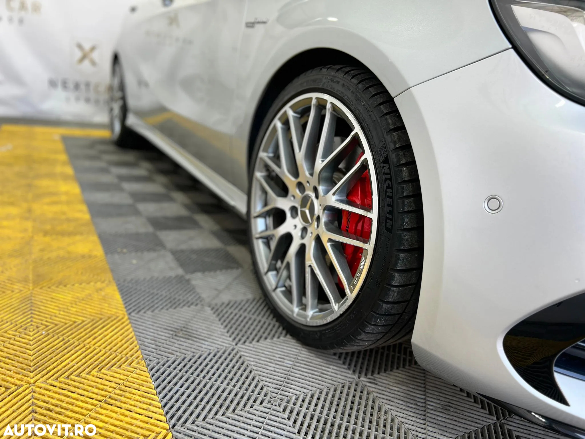 Mercedes-Benz A 45 AMG 4MATIC Aut. - 8