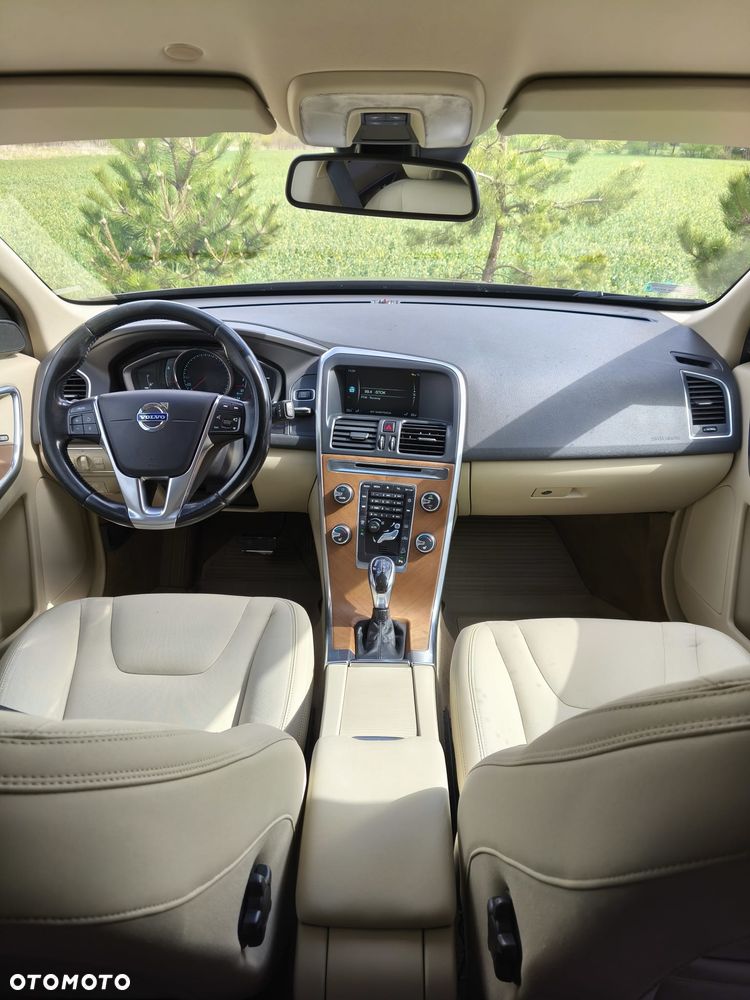 Volvo XC 60 D4 AWD Momentum - 10