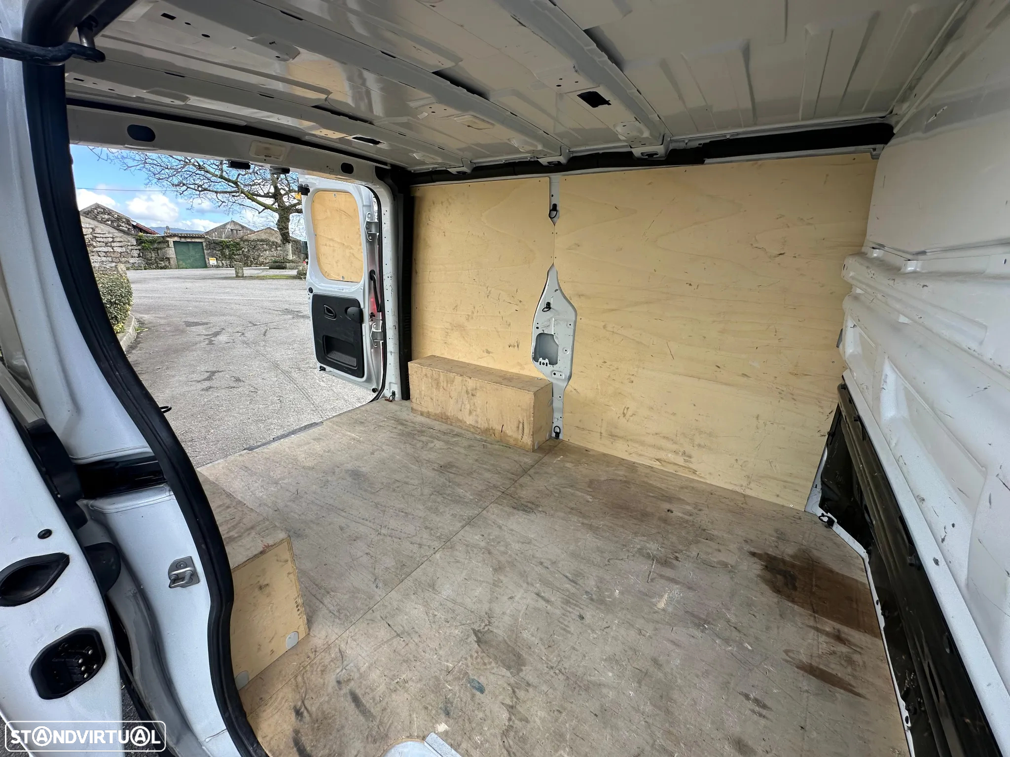 Renault Trafic L1H1 2.0Dci 120cv - IVA Dedutível - 10