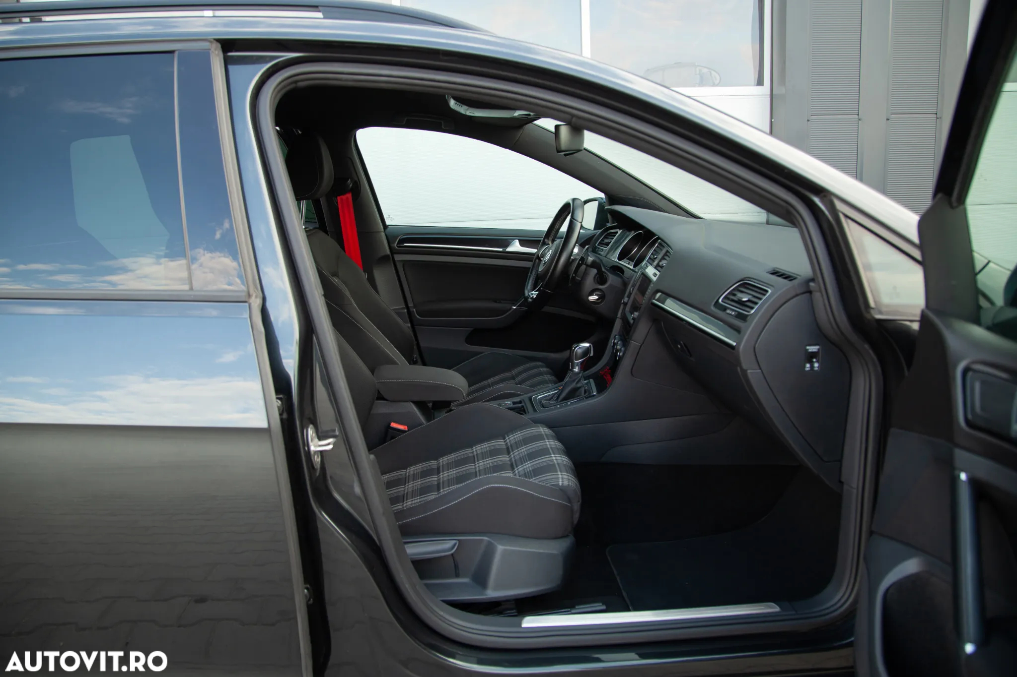 Volkswagen Golf - 22
