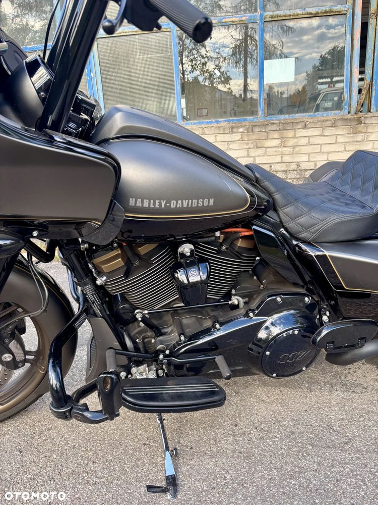 Harley-Davidson Touring Road Glide - 17