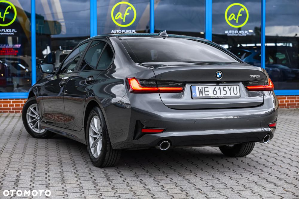 BMW Seria 3 320i - 7