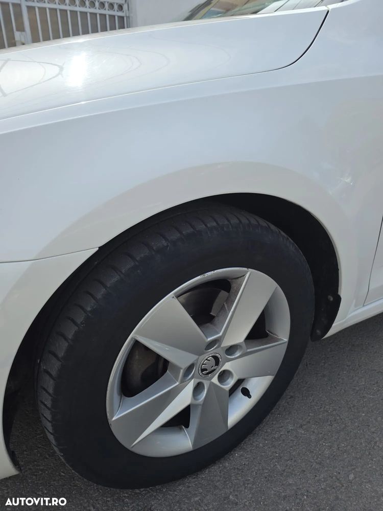 Skoda Octavia ver-2-0-tdi-dsg-ambition - 4