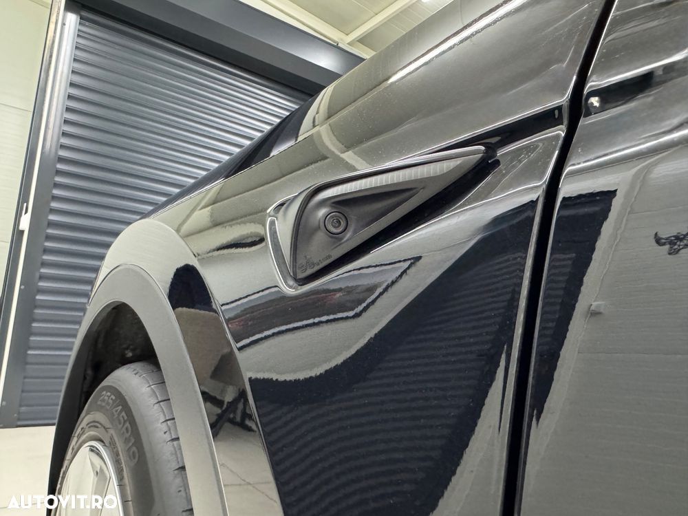 Tesla Model Y Long Range Dual Motor AWD - 17