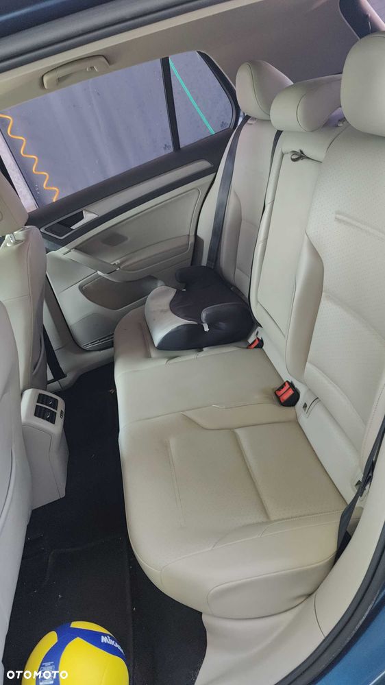 Volkswagen Golf - 6