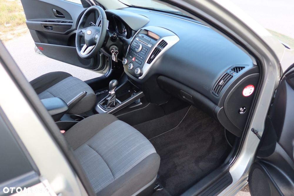 Kia Ceed Cee'd 1.4 L - 11