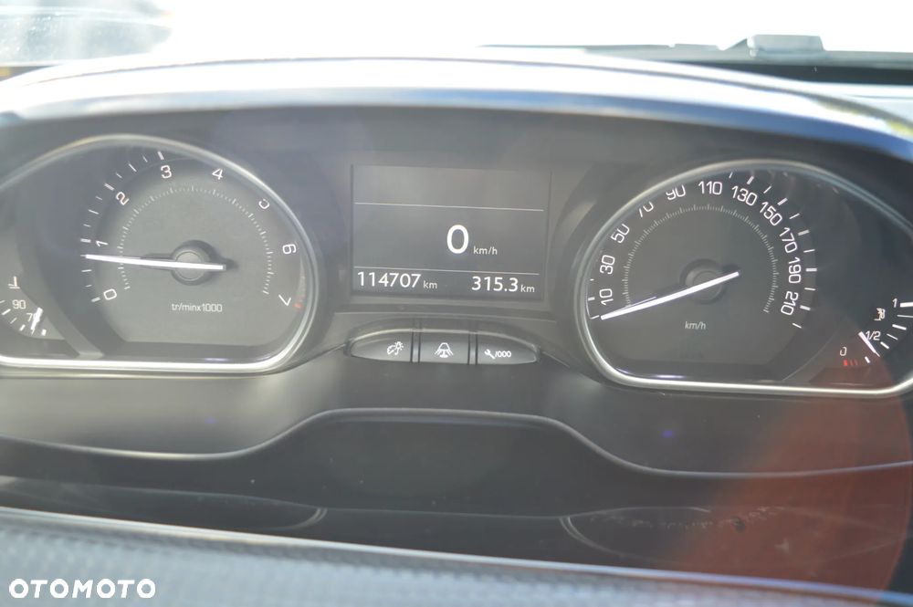 Peugeot 2008 1.6 VTi Allure - 32