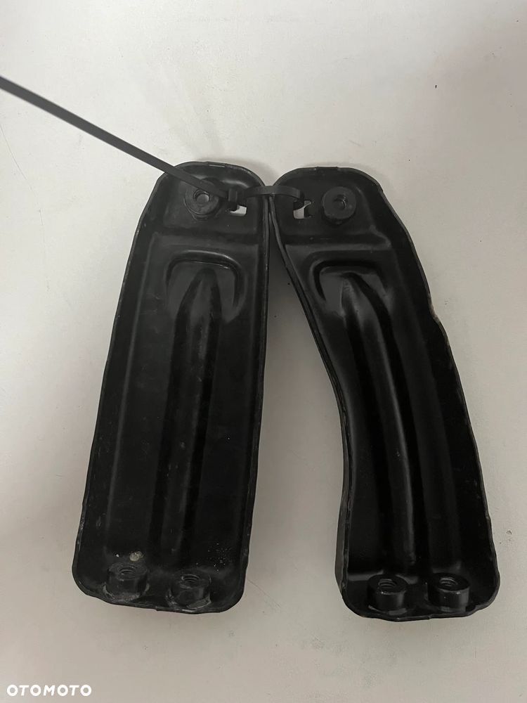VW SKODA MOCOWANIE WSPORNIK DOLNE 5Q0825921 5Q0825922A - 1