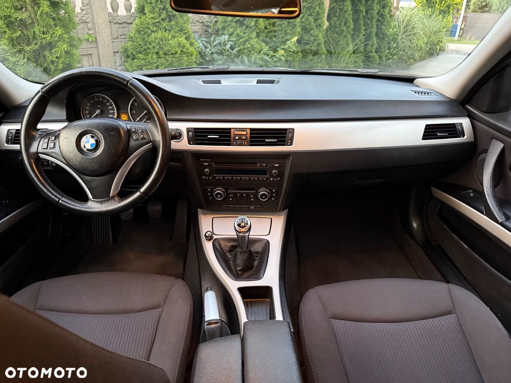 BMW Seria 3 318i Touring - 7