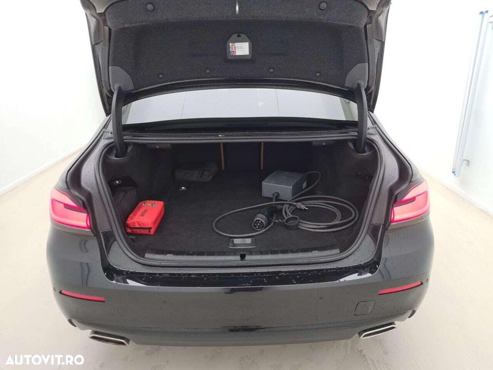 BMW Seria 5 530e Aut. Luxury Line - 17
