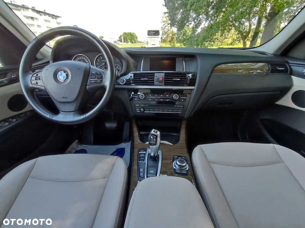BMW X3 xDrive20i Advantage - 24