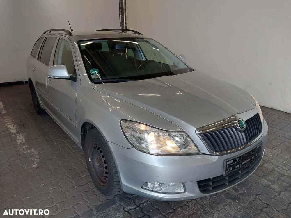 Skoda Octavia 1.6 TDI DPF Elegance - 2