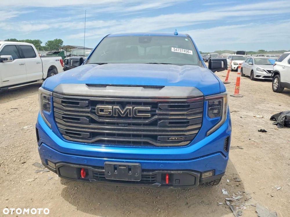 GMC Sierra - 2