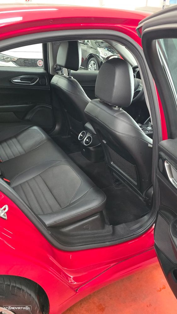 Alfa Romeo Giulia 2.2 D Sprint AT8 - 12