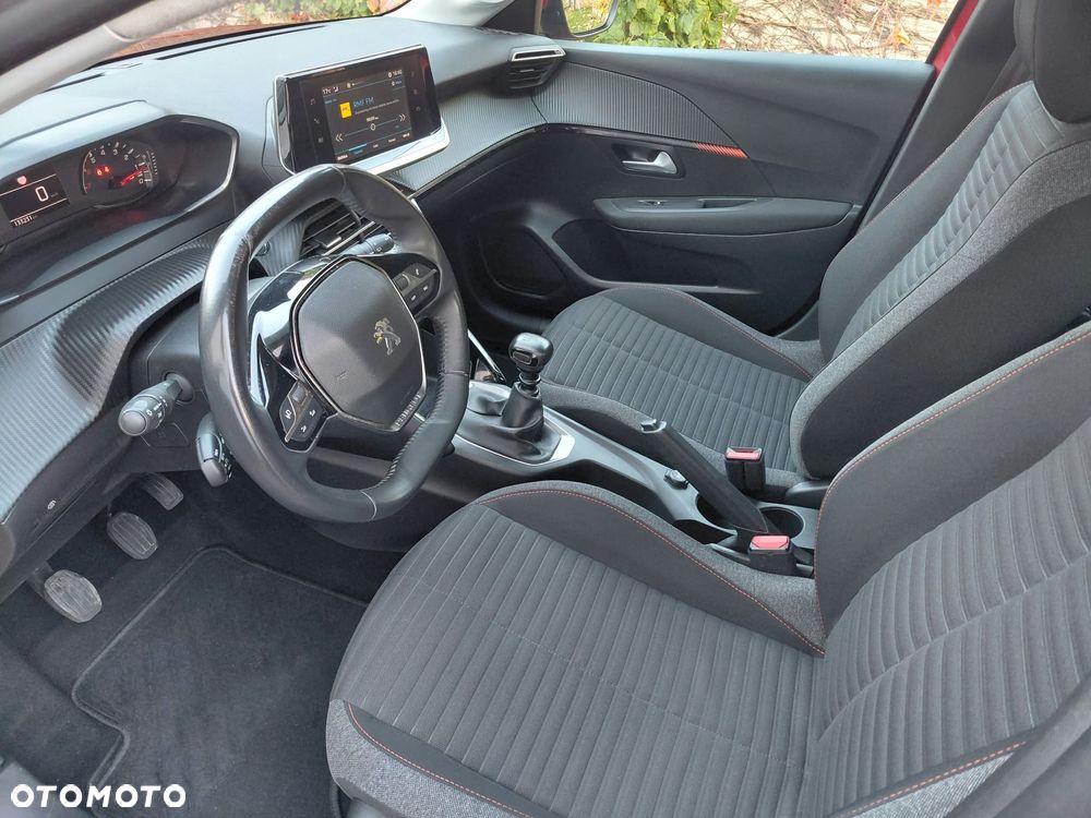 Peugeot 208 - 12