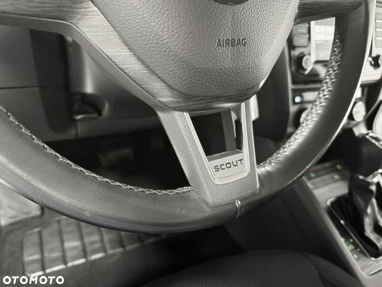 Skoda Octavia Combi 2.0 TDI 4x4 DSG Scout - 25