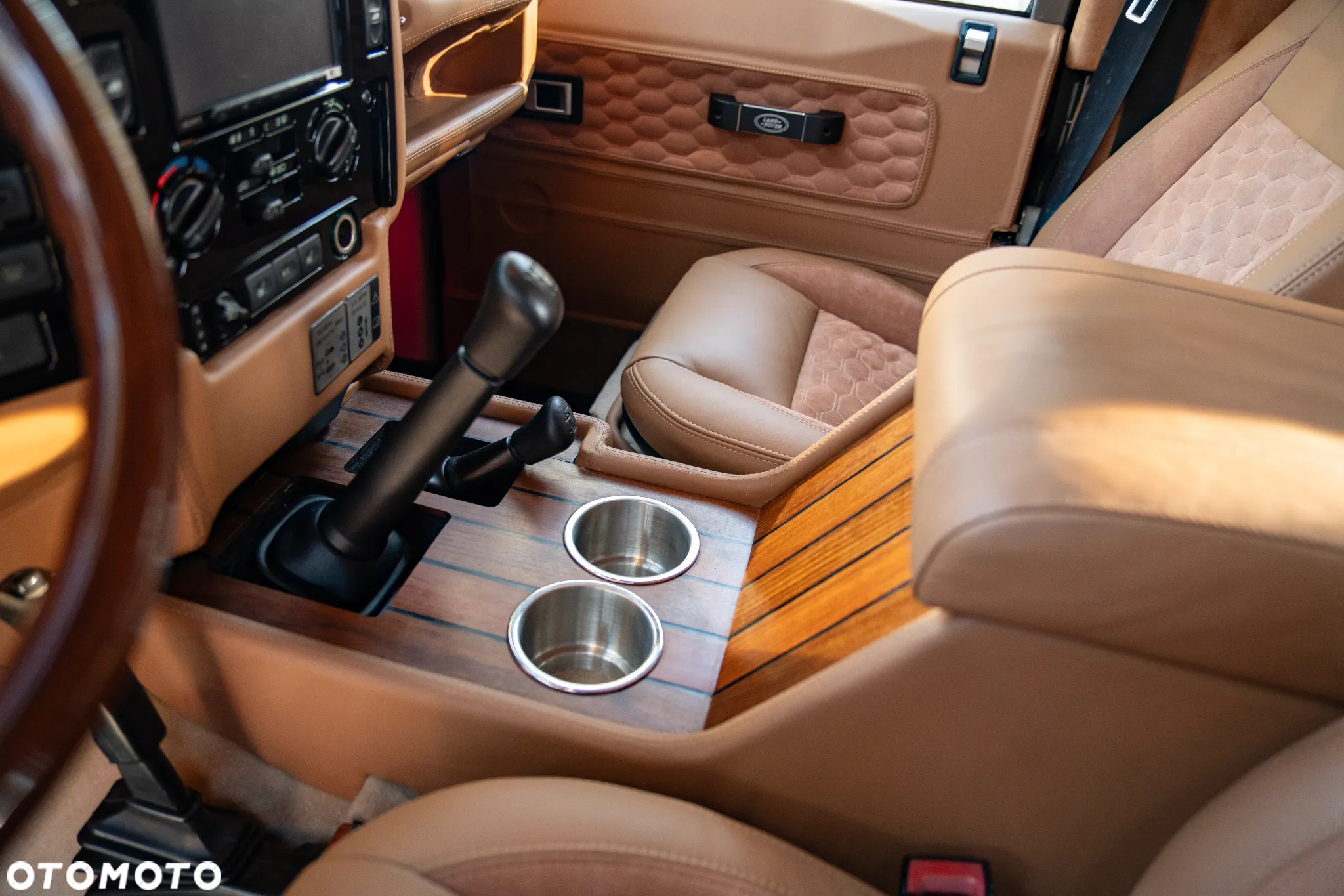 Land Rover Defender - 18
