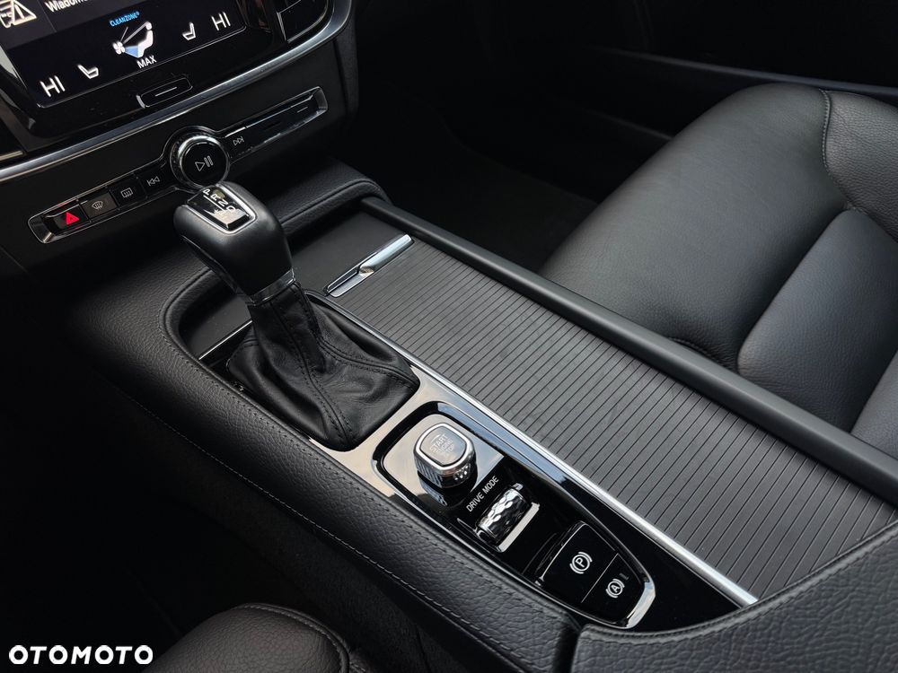 Volvo V90 D4 Momentum - 20