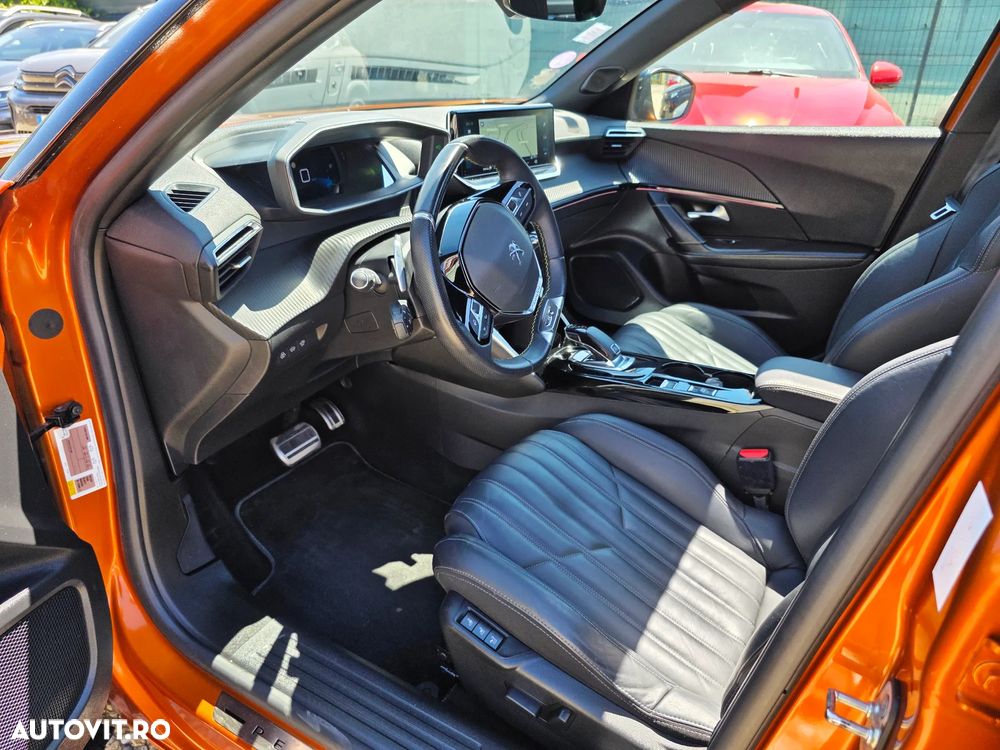Peugeot 2008 PureTech 130 EAT8 GT - 22