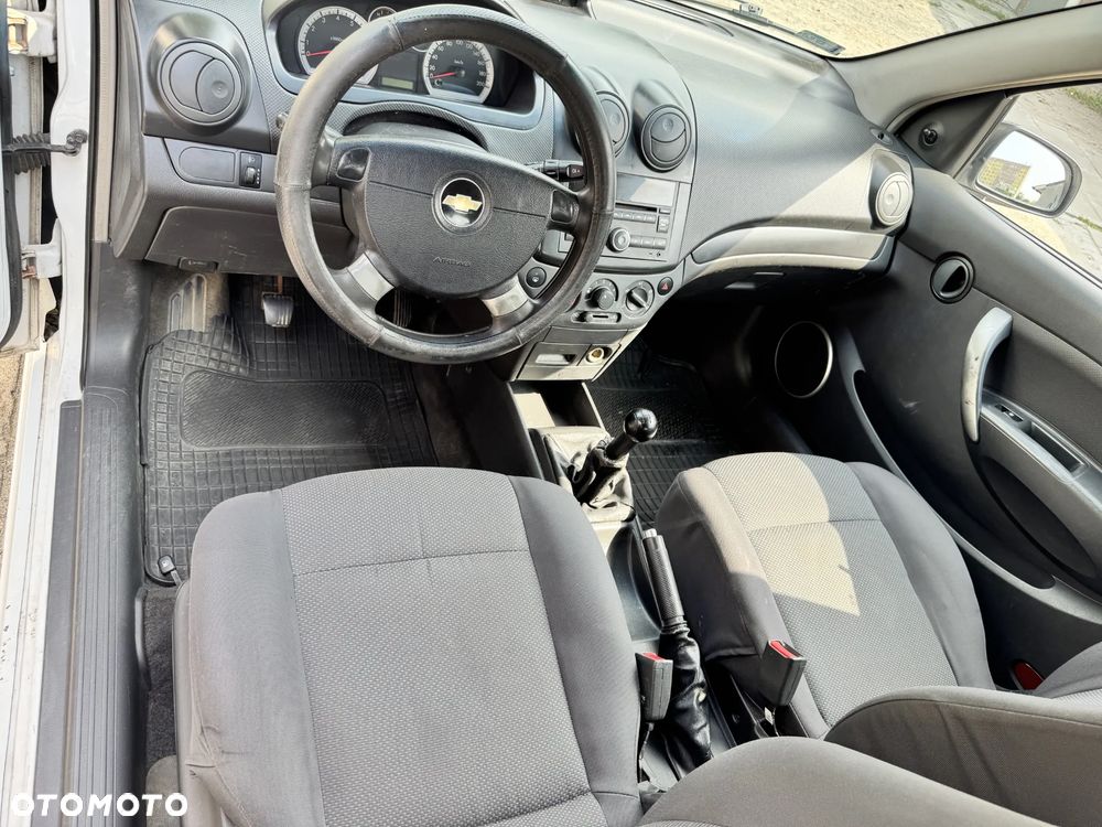 Chevrolet Aveo 1.2 16V Base / Classic - 14